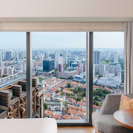Andaz Singapore, By Hyatt Dış mekan fotoğraf View from the living room
