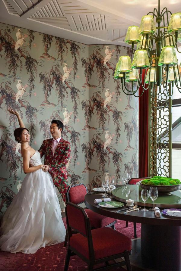 Andaz Singapore, By Hyatt Dış mekan fotoğraf Wedding couple in the restaurant