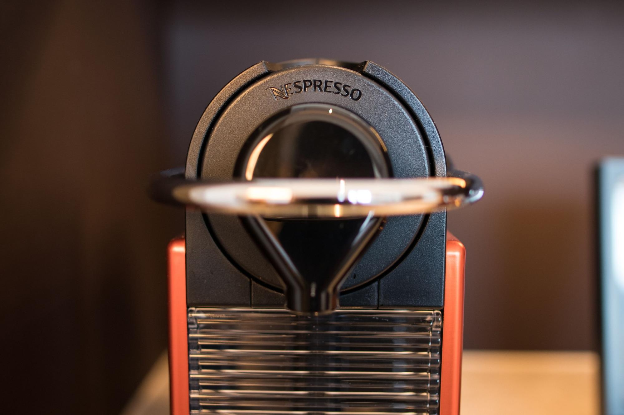 Andaz Singapore, By Hyatt Dış mekan fotoğraf A Nespresso machine